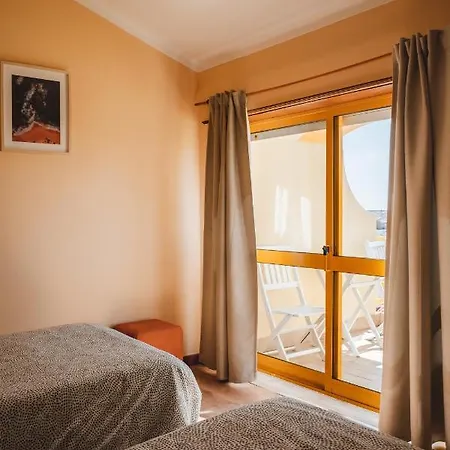 Pksc - Surfers House 3* Peniche