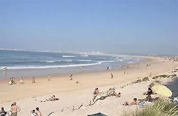 Pksc - Surfers House 3* פניש