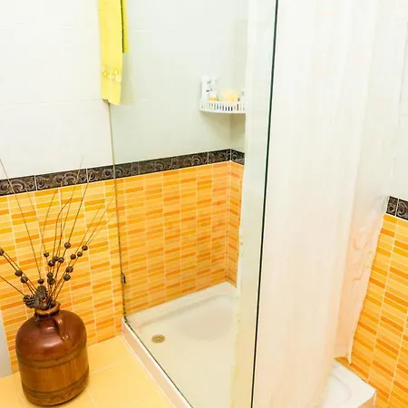 Pksc - Surfers House בית הארחה 3*