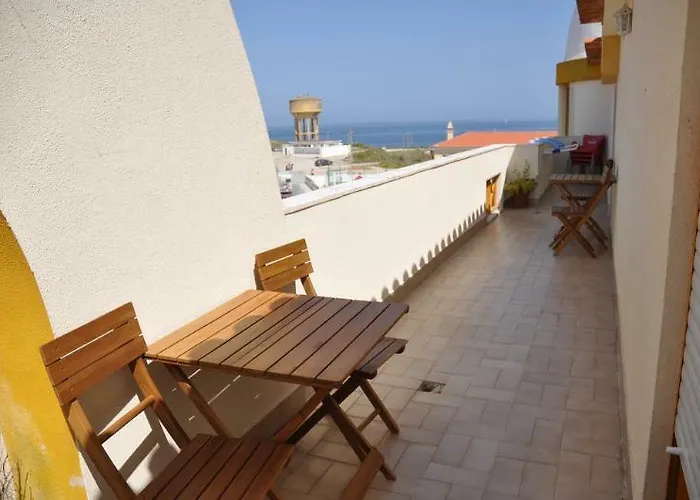 Pksc - Surfers House Gasthof Peniche